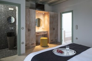 Villa Verde with Outdoor Jacuzzi