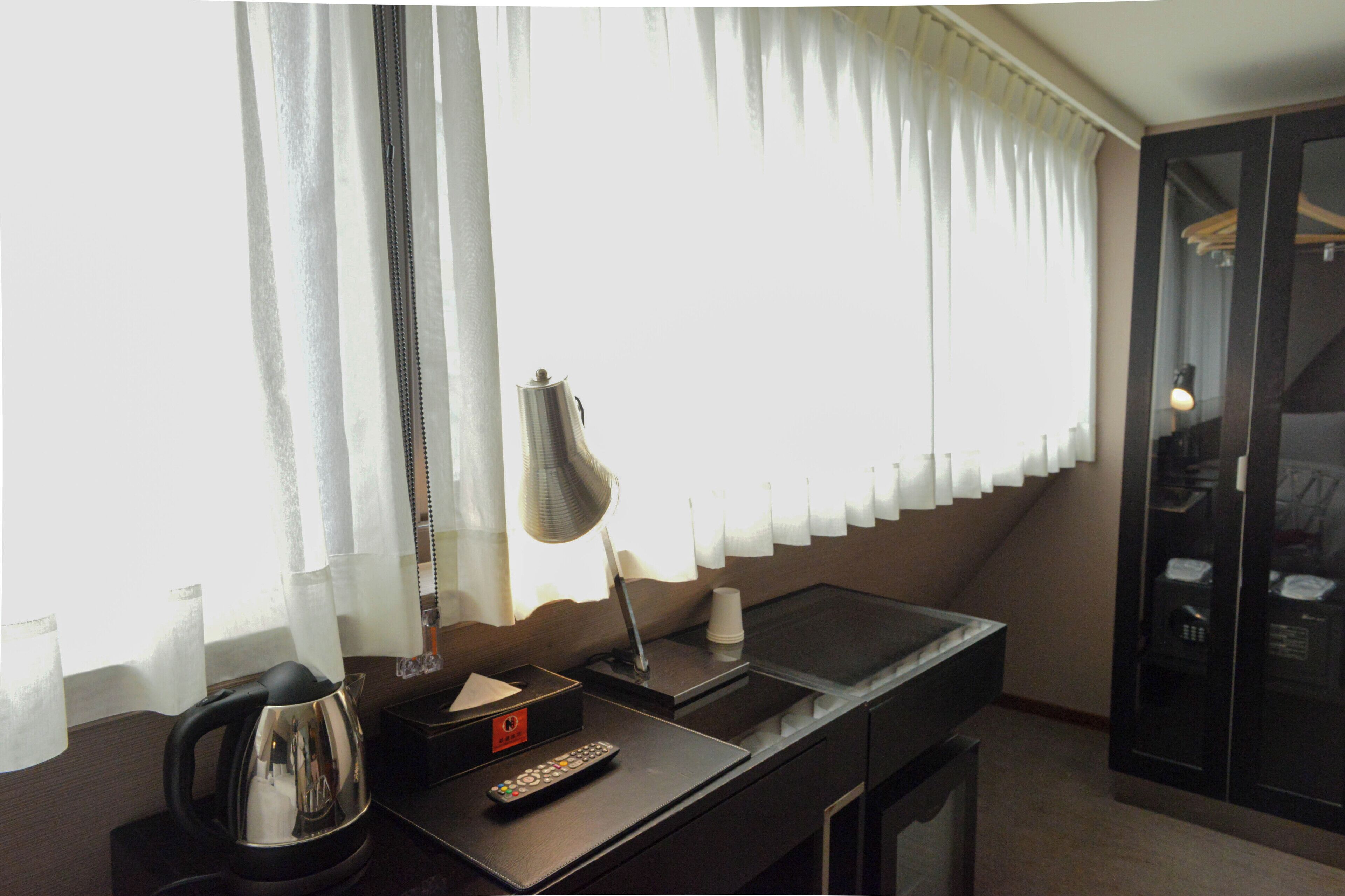 premium bedding, in-room safe, desk, laptop workspace