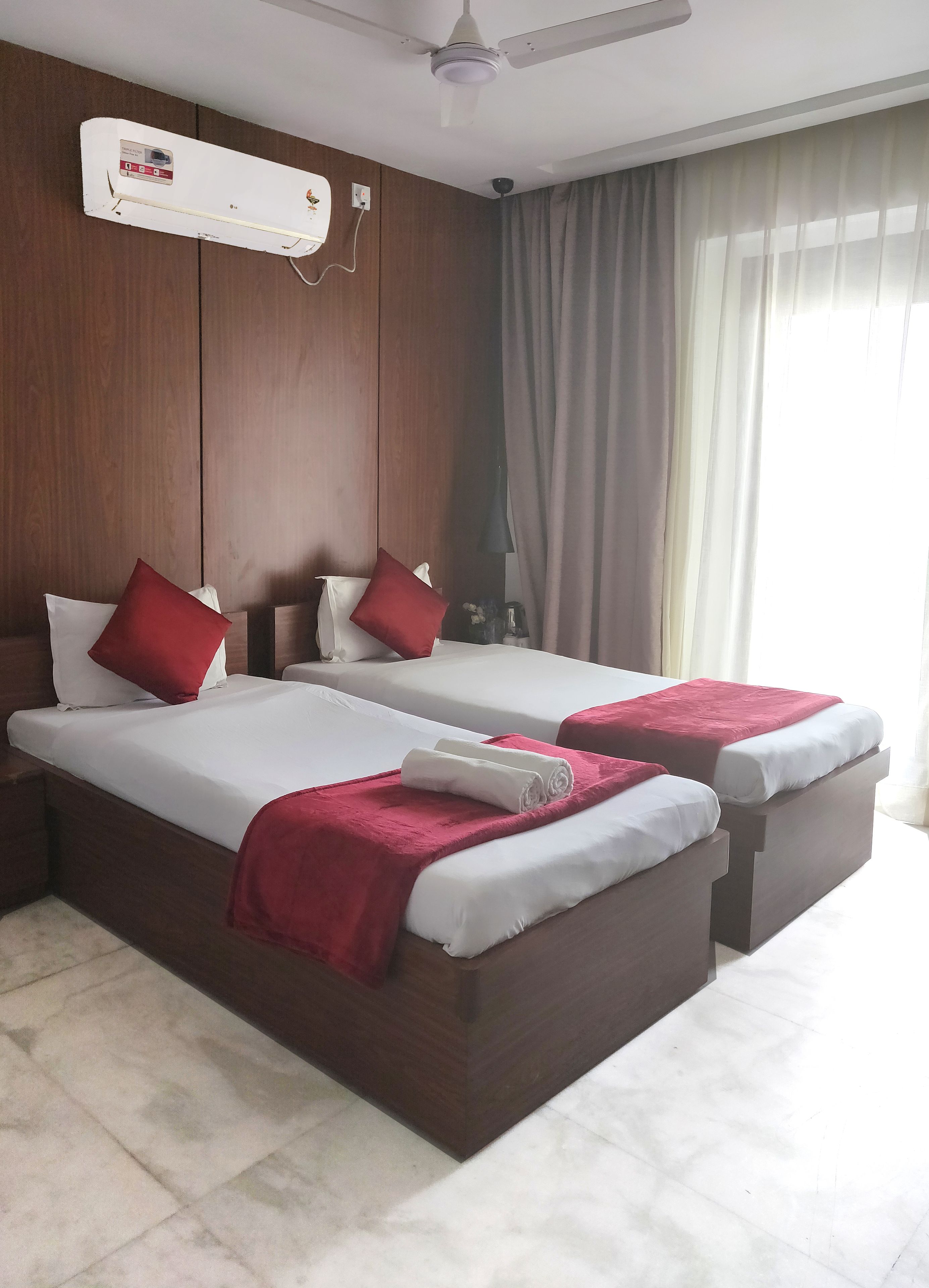 deluxe room | 1 bedroom, down duvets, memory-foam beds, in-room safe