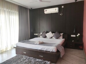 Habitación Premium doble, 1 cama doble | 1 dormitorio, edredones de plumas, colchones viscoelásticos