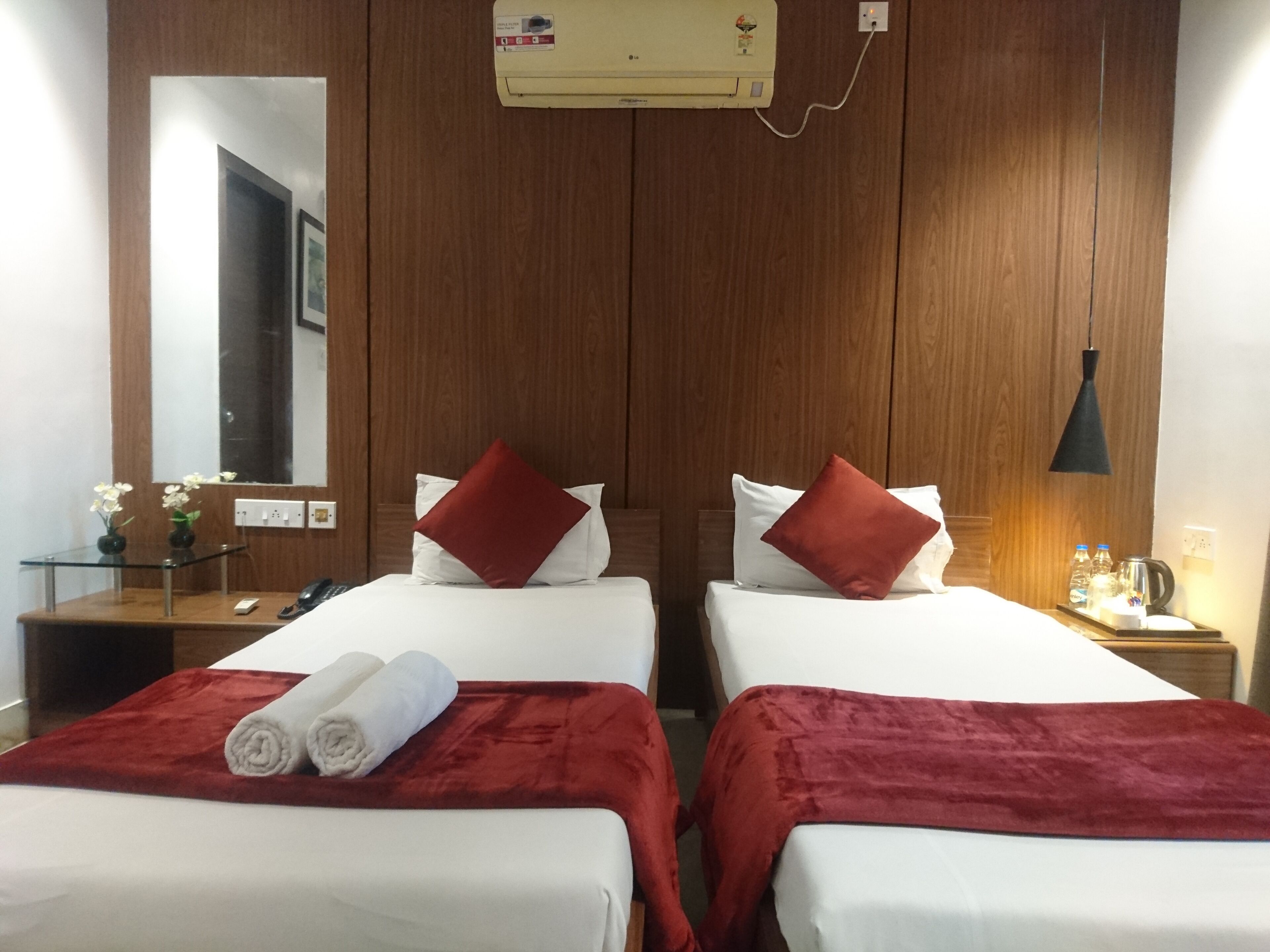 deluxe room | 1 bedroom, down duvets, memory-foam beds, in-room safe