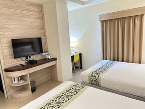 Family Quadruple Room | Living area | LCD TV - East Town 26 (Hualien City)