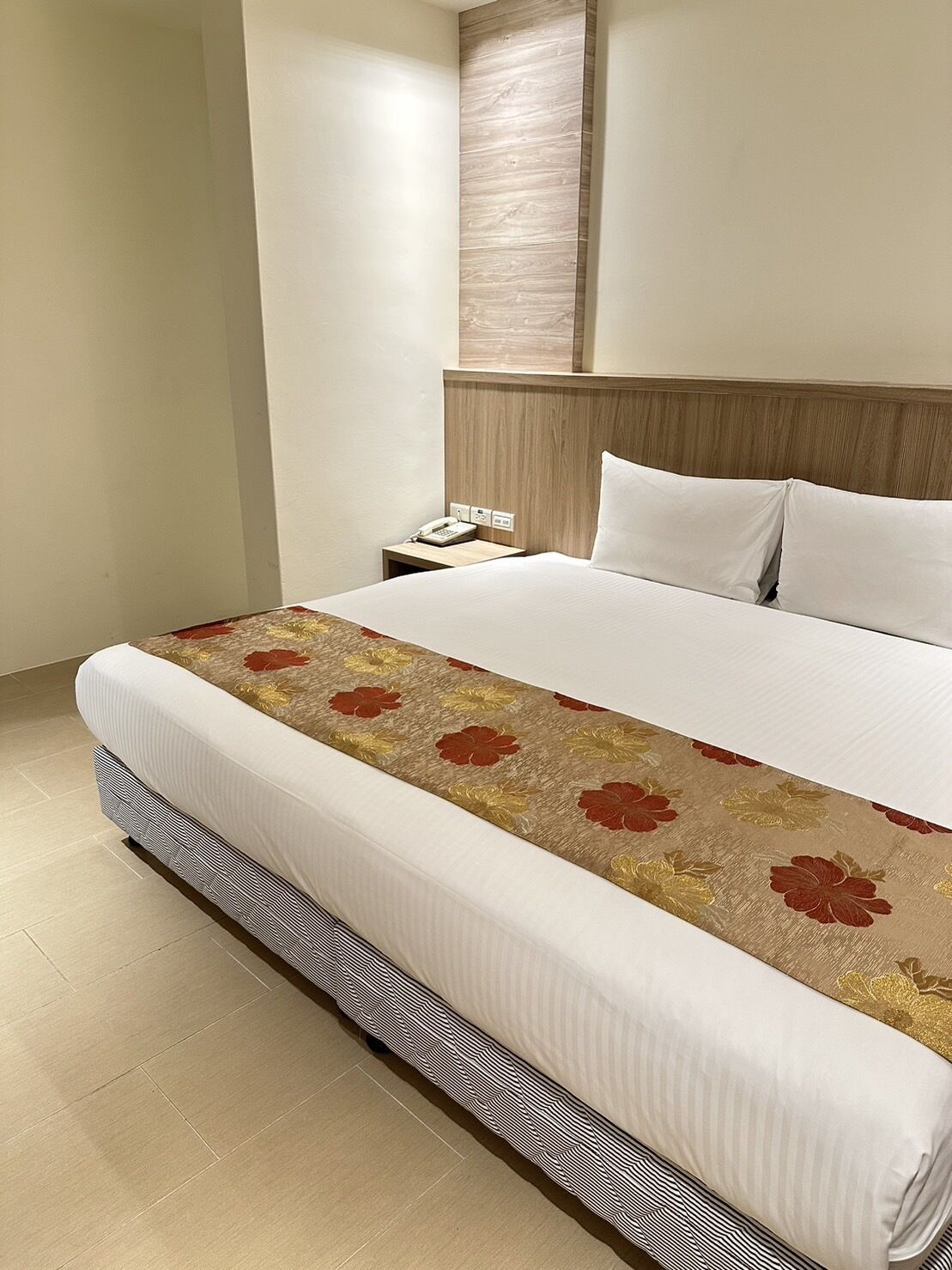 standard double room | 1 bedroom, in-room safe, desk, soundproofing