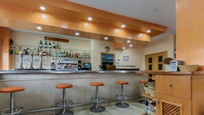 Bar (on property) - Hotel Apartamentos Loto Conil (Conil de la Frontera)