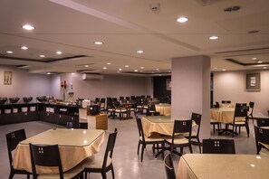 Daily buffet breakfast (TWD 150 per person) - Felicity Business Hotel (Taichung)