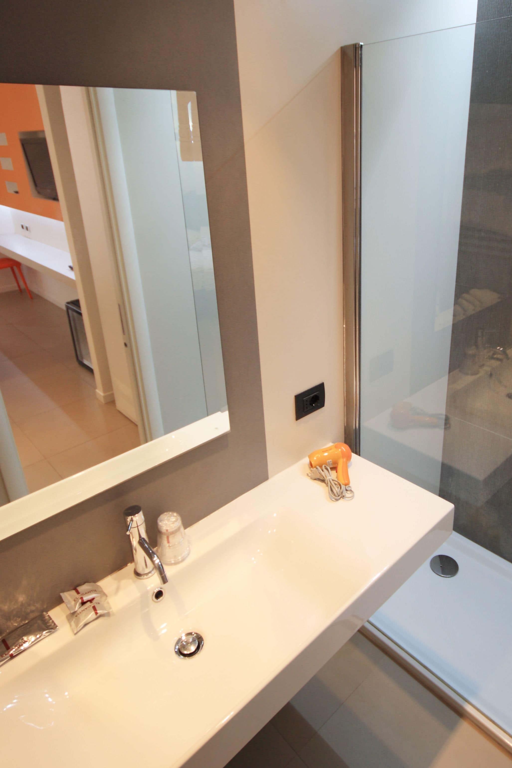 Photo - Manin Suites LT