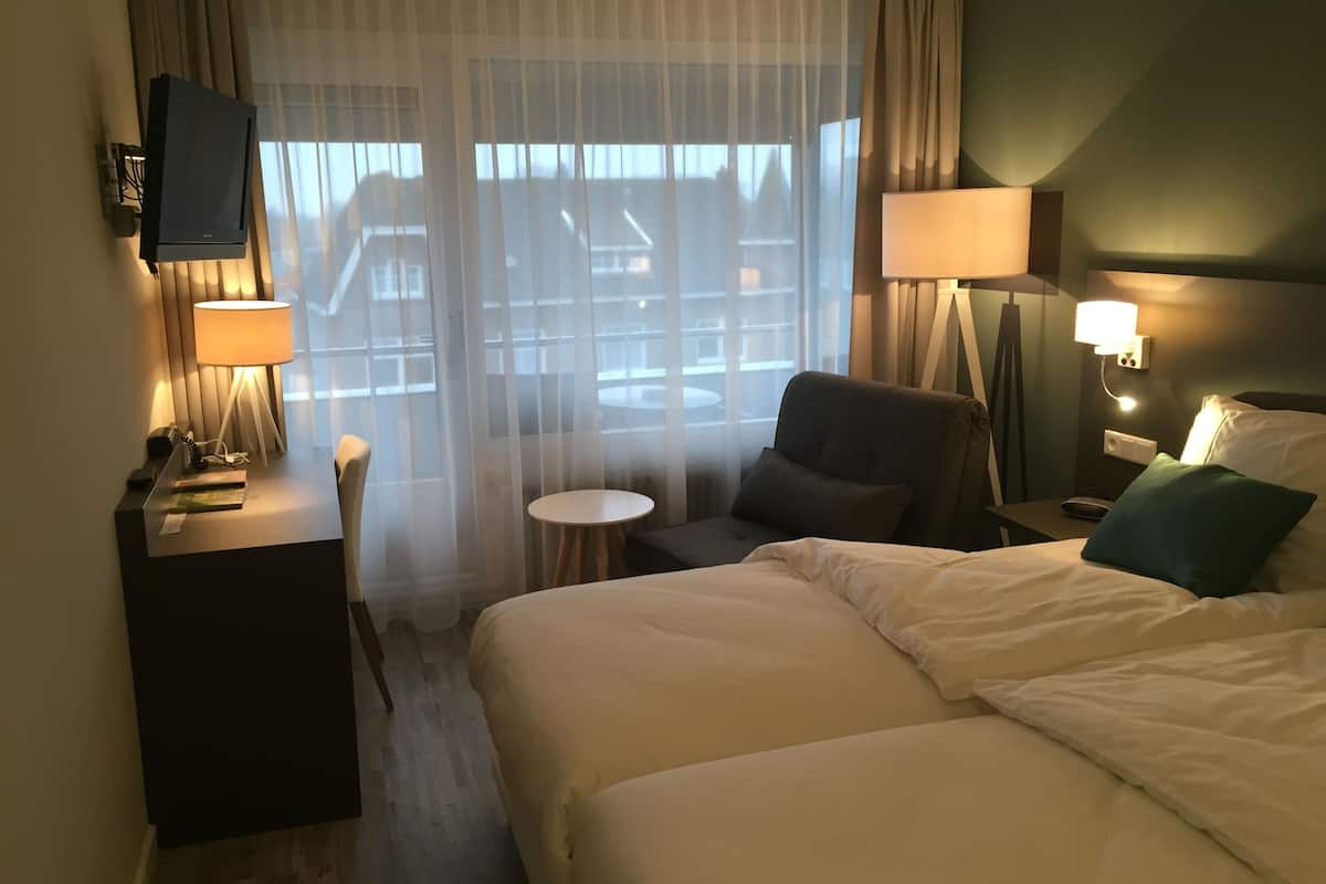 standard room | 1 bedroom, minibar, in-room safe, desk