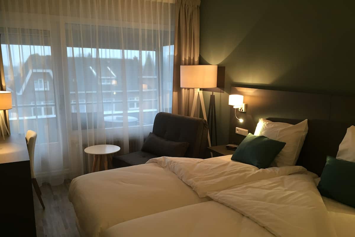 Standard Room | 1 bedroom, minibar, in-room safe, desk