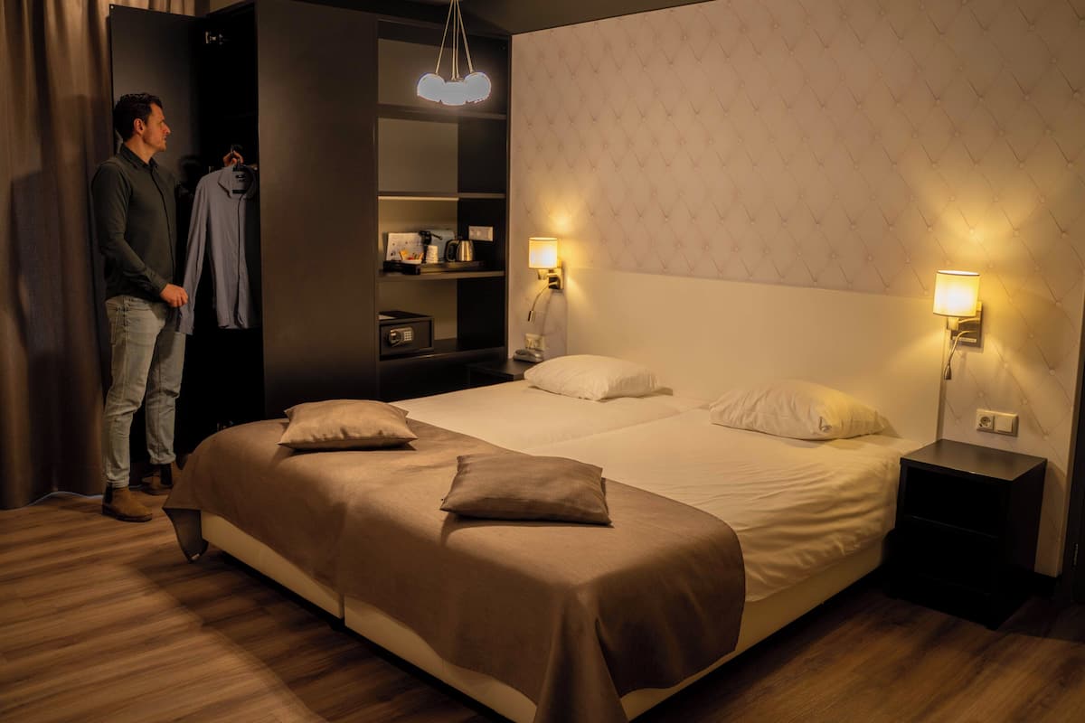 Junior Suite | 1 quarto, frigobar, cofres nos quartos, escrivaninha