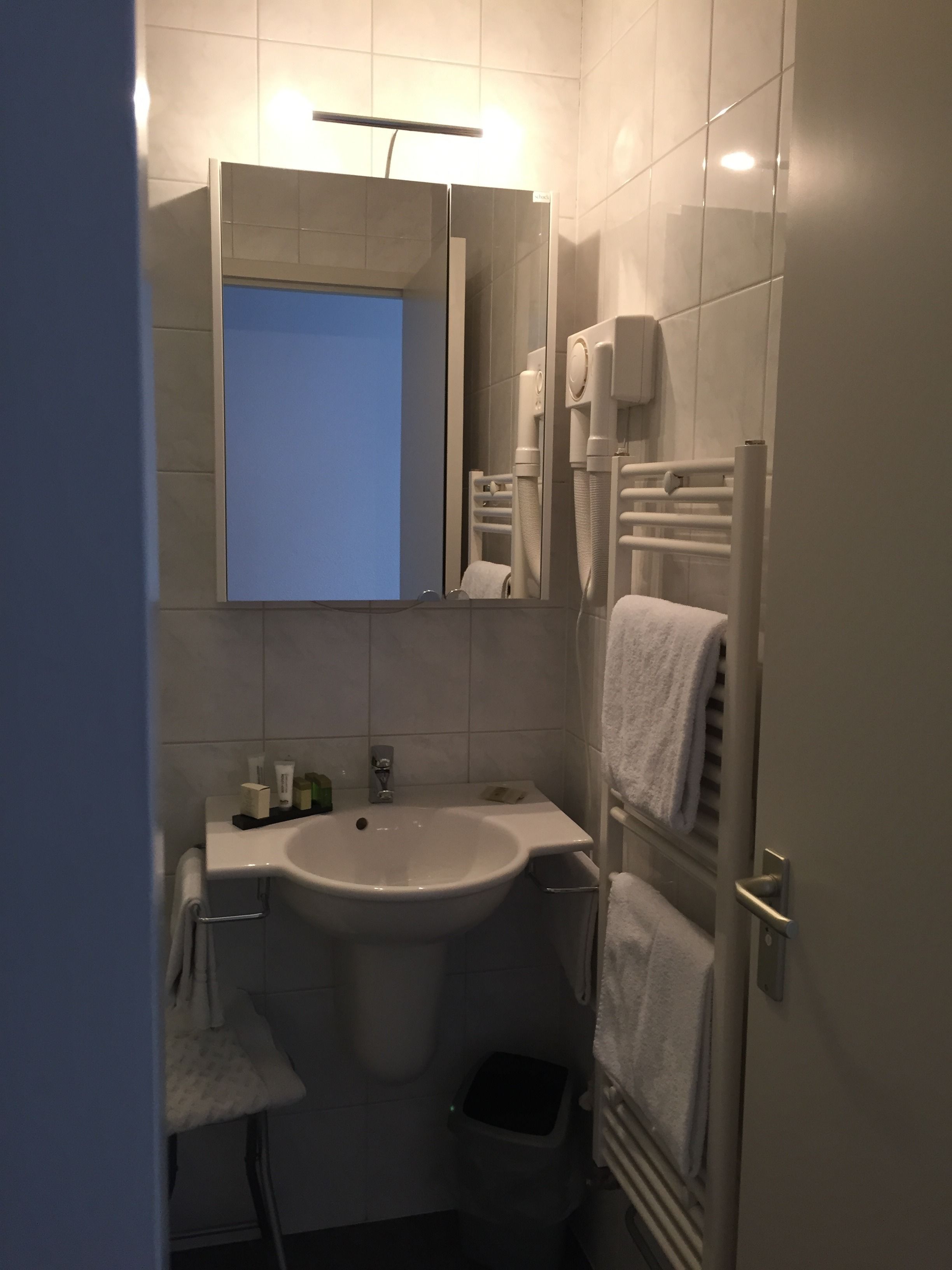 comfort double room | bathroom | shower, free toiletries, hair dryer, towels