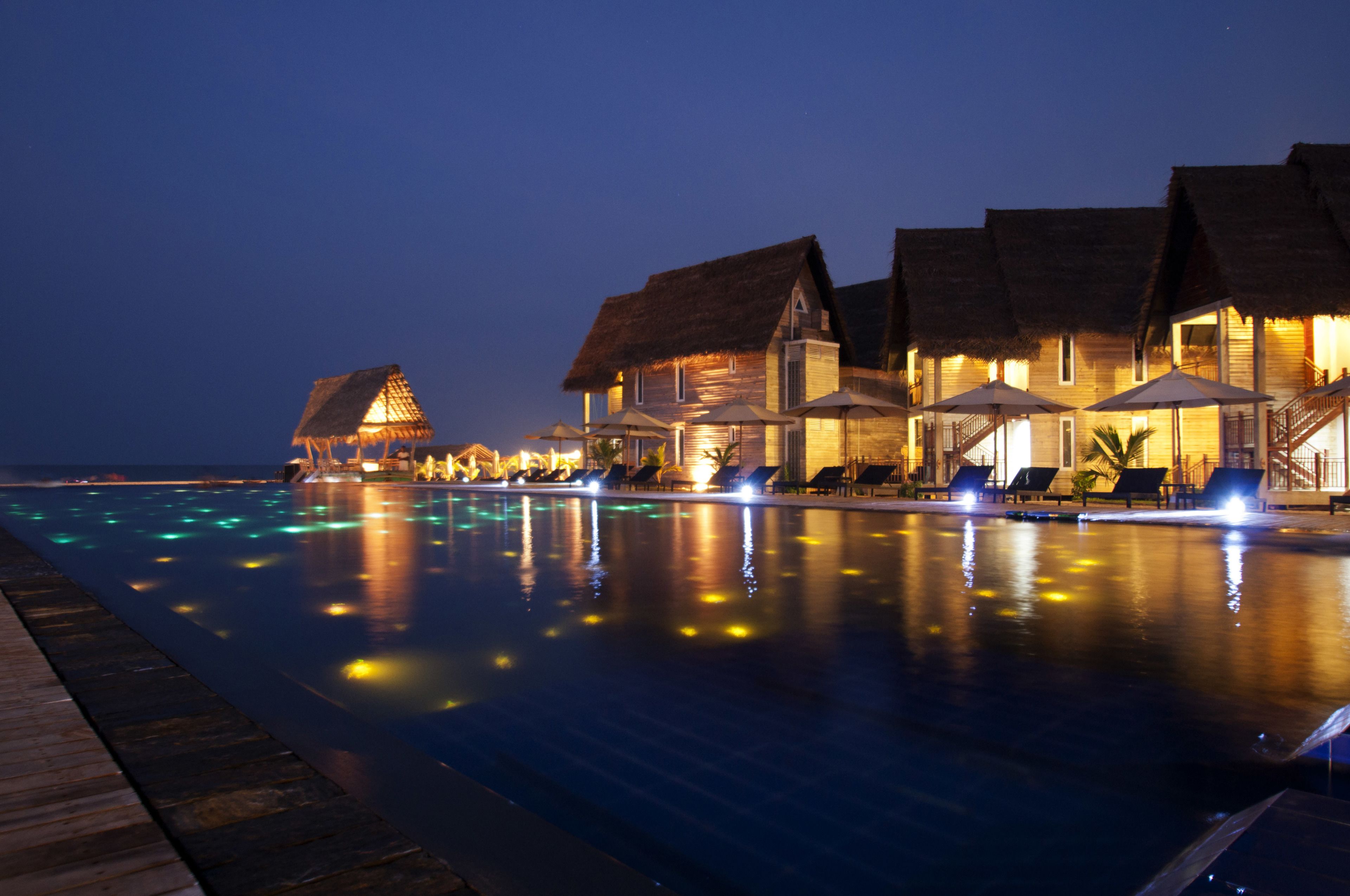 3 outdoor pools, pool umbrellas, pool loungers