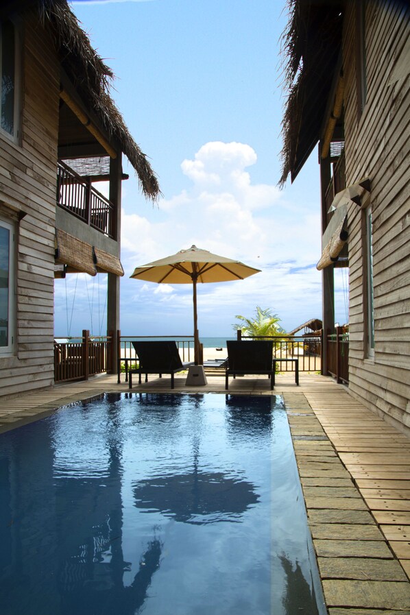 3 outdoor pools, pool umbrellas, pool loungers