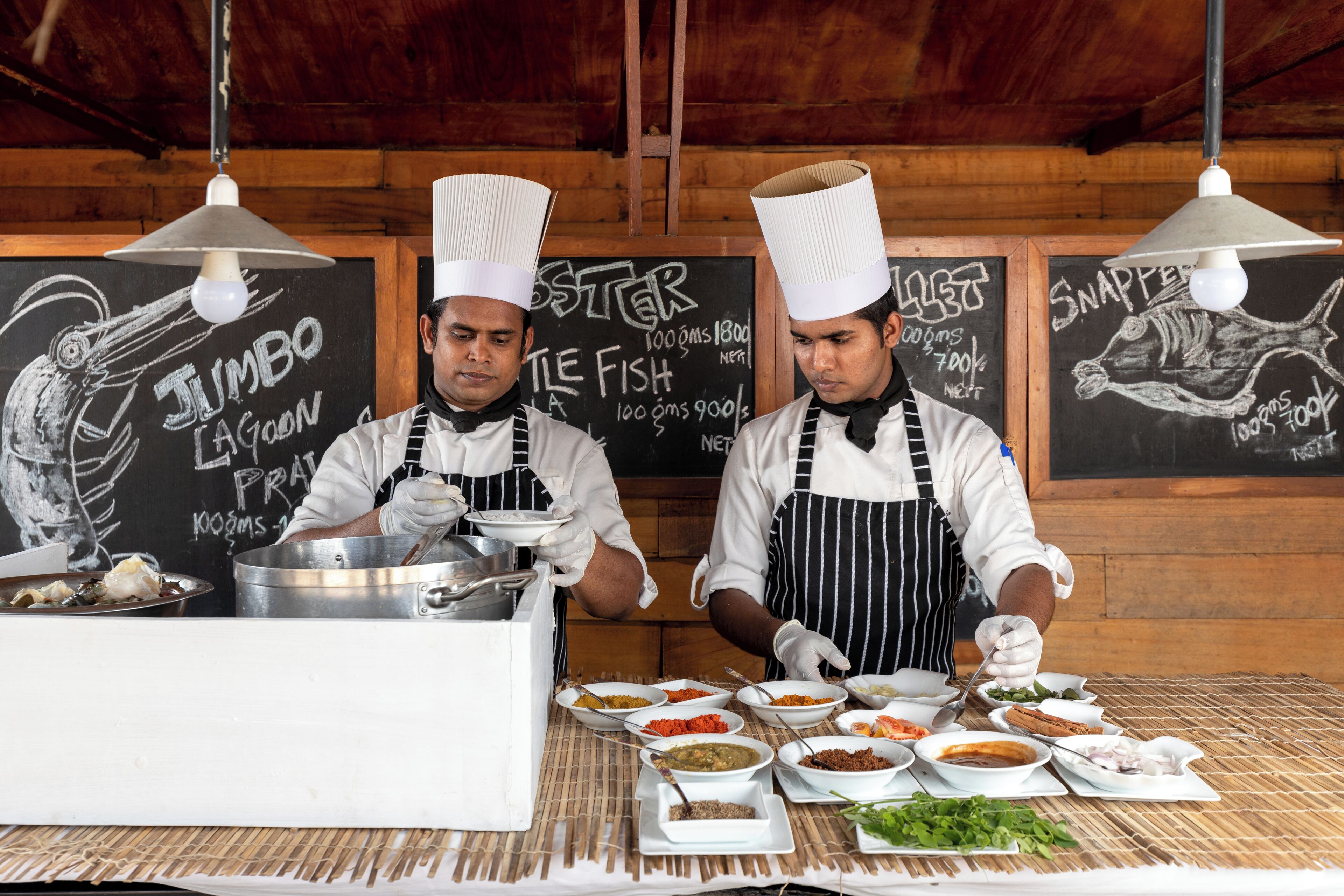 2 restaurants, breakfast, lunch, dinner served; international cuisine