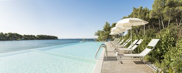 Indoor pool, seasonal outdoor pool, pool umbrellas, sun loungers