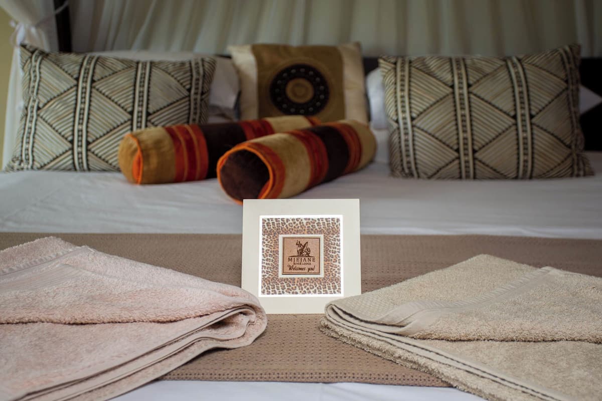 Honeymoon Suite | 1 bedroom, minibar, in-room safe, individually decorated