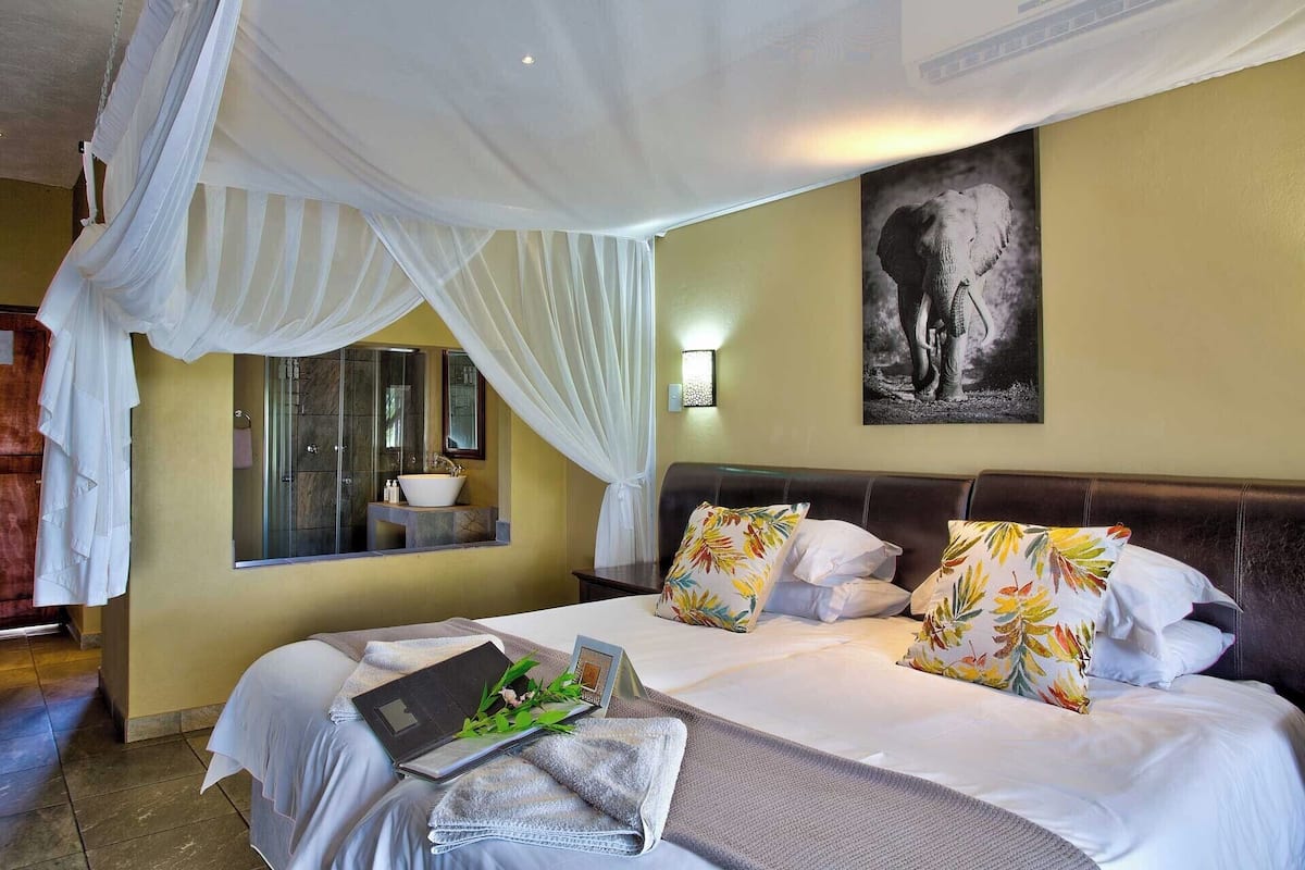 Luxury Twin Room | 1 bedroom, minibar, in-room safe, individually decorated