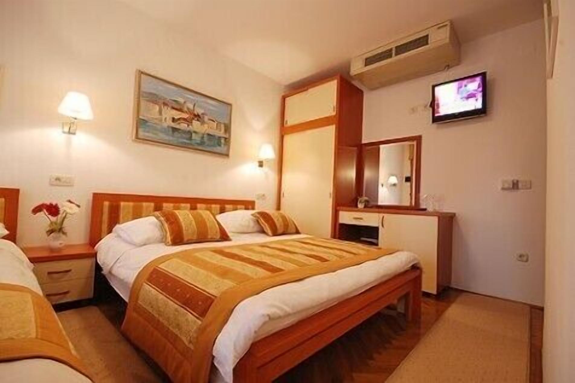 standard double room, 1 bedroom, balcony | minibar, in-room safe, blackout curtains, soundproofing