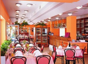 Bar (on property) - Hotel Trogirski Dvori (Trogir)