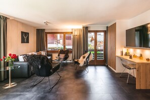 Luxury Apartment (First Floor) | Premium bedding, individually decorated, individually furnished, desk - Haus Venus (Zermatt)