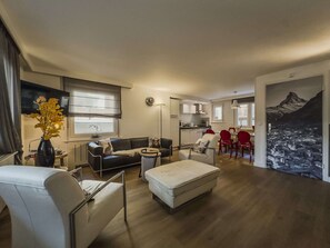 Deluxe-Apartment, 3 Schlafzimmer, 2 Bäder, Bergblick | Wohnbereich
