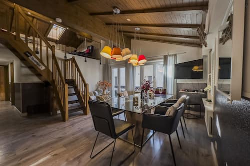 Appartement Design, 3 chambres, vue montagne | Coin séjour | Télévision à écran plat de 42 pouces avec chaînes numériques, télévision