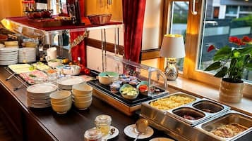 Desayuno buffet todos los días (con cargo)
