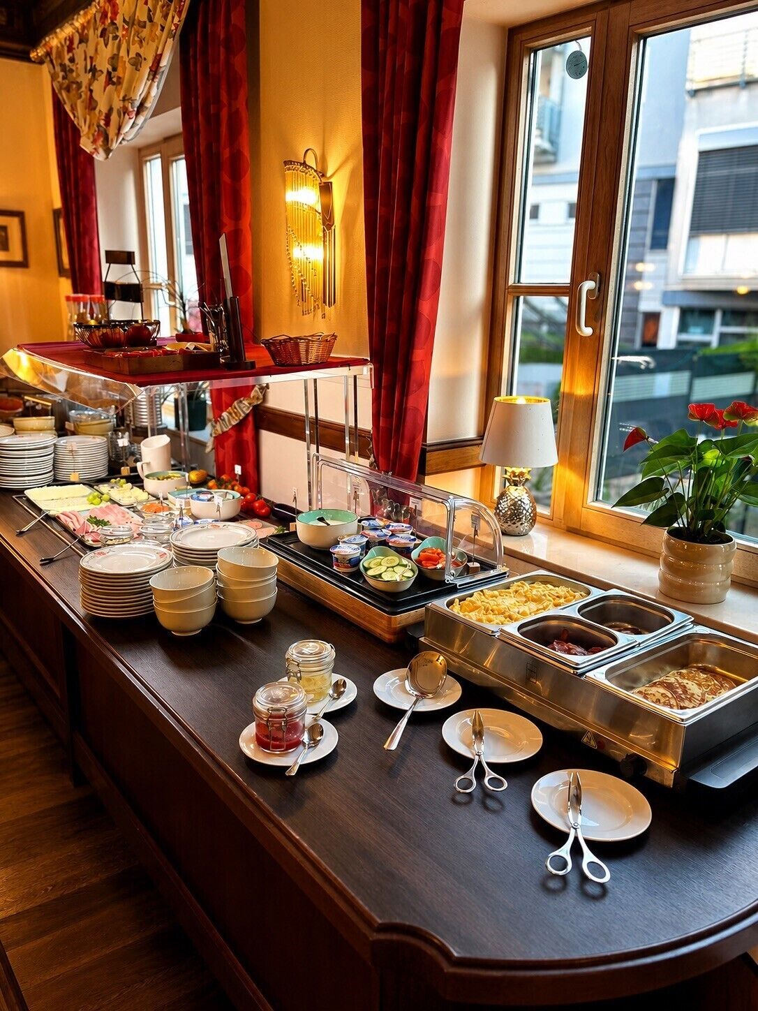 Tägliches Frühstücksbuffet gegen Gebühr