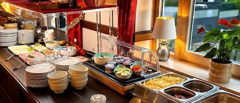 Petit déjeuner buffet servi tous les jours en supplément