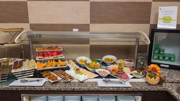 Desayuno buffet diario (EUR 13 por persona)