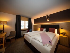 Double Room | In-room safe, individually furnished, desk, free WiFi - Hotel Parsenn (Davos)