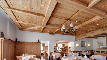 FrĂŒhstĂŒck und Abendessen, internationale KĂŒche