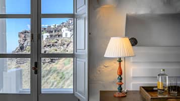 Suite, Sea View ( Indoor & Outdoor Jetted Plunge Pools)The Cliff | Θέα από το δωμάτιο