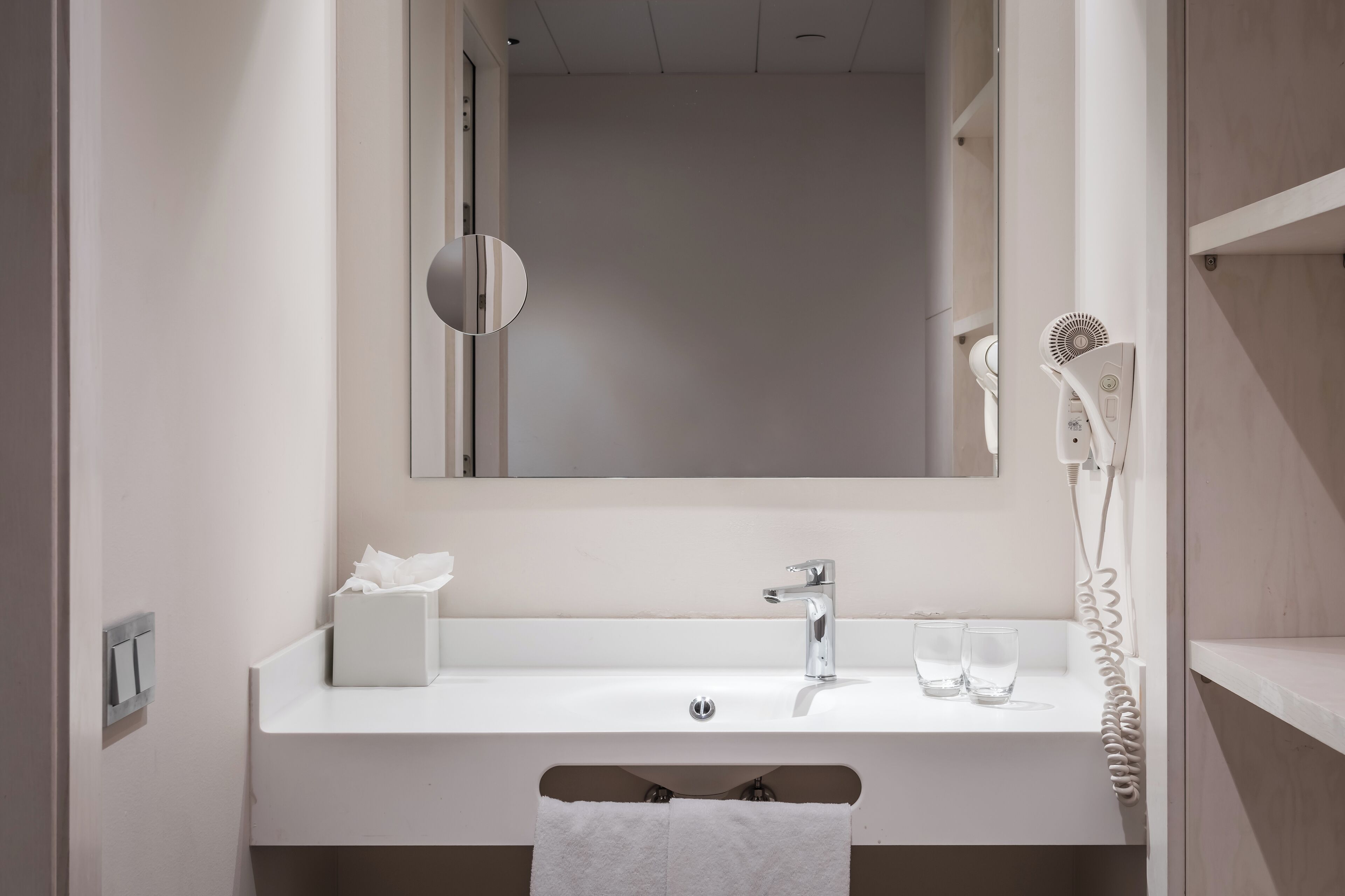 rainfall showerhead, free toiletries, hair dryer, bidet