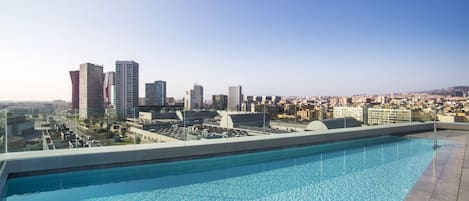 Piscina all'aperto, con ingresso dalle 09:00 alle 21:00, lettini