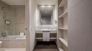 Regendusche, kostenlose Toilettenartikel, Haartrockner, Bidet