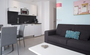 72-cm flat-screen TV with satellite channels, TV - Residence Côté Mer (La Grande-Motte)
