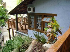 Room, Kitchenette | Minibar, in-room safe, iron/ironing board, free cots/infant beds - Pousada George's Village (Bombinhas)