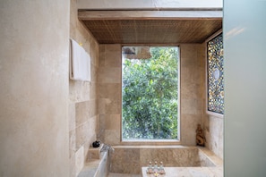 Ensemble douche/baignoire, douche à « effet pluie »