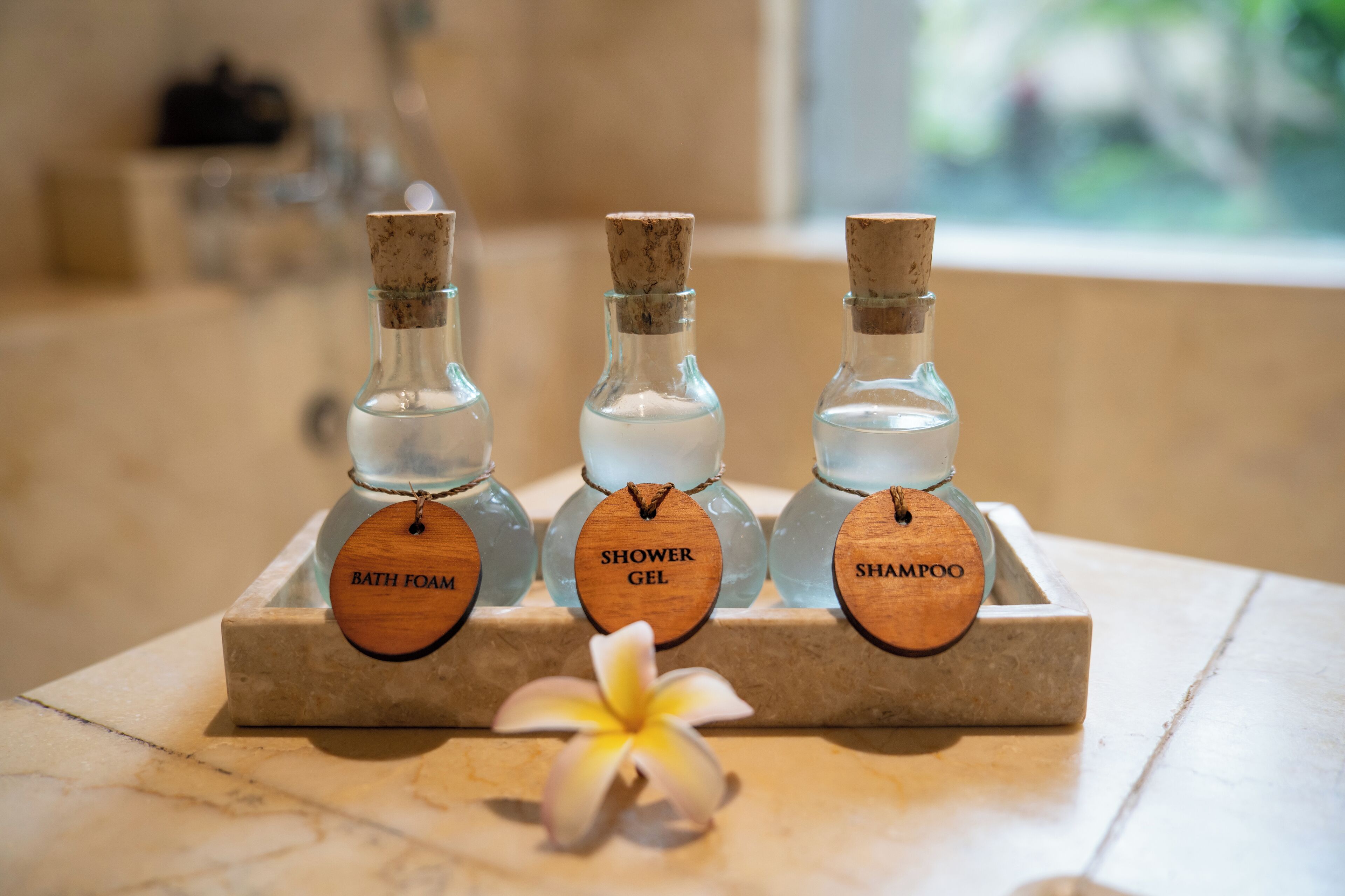 deluxe garden view | bathroom | combined shower/bathtub, rainfall showerhead, free toiletries, slippers