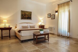 Select Comfort beds, minibar, in-room safe, desk - Casale del Murgese (Fasano)