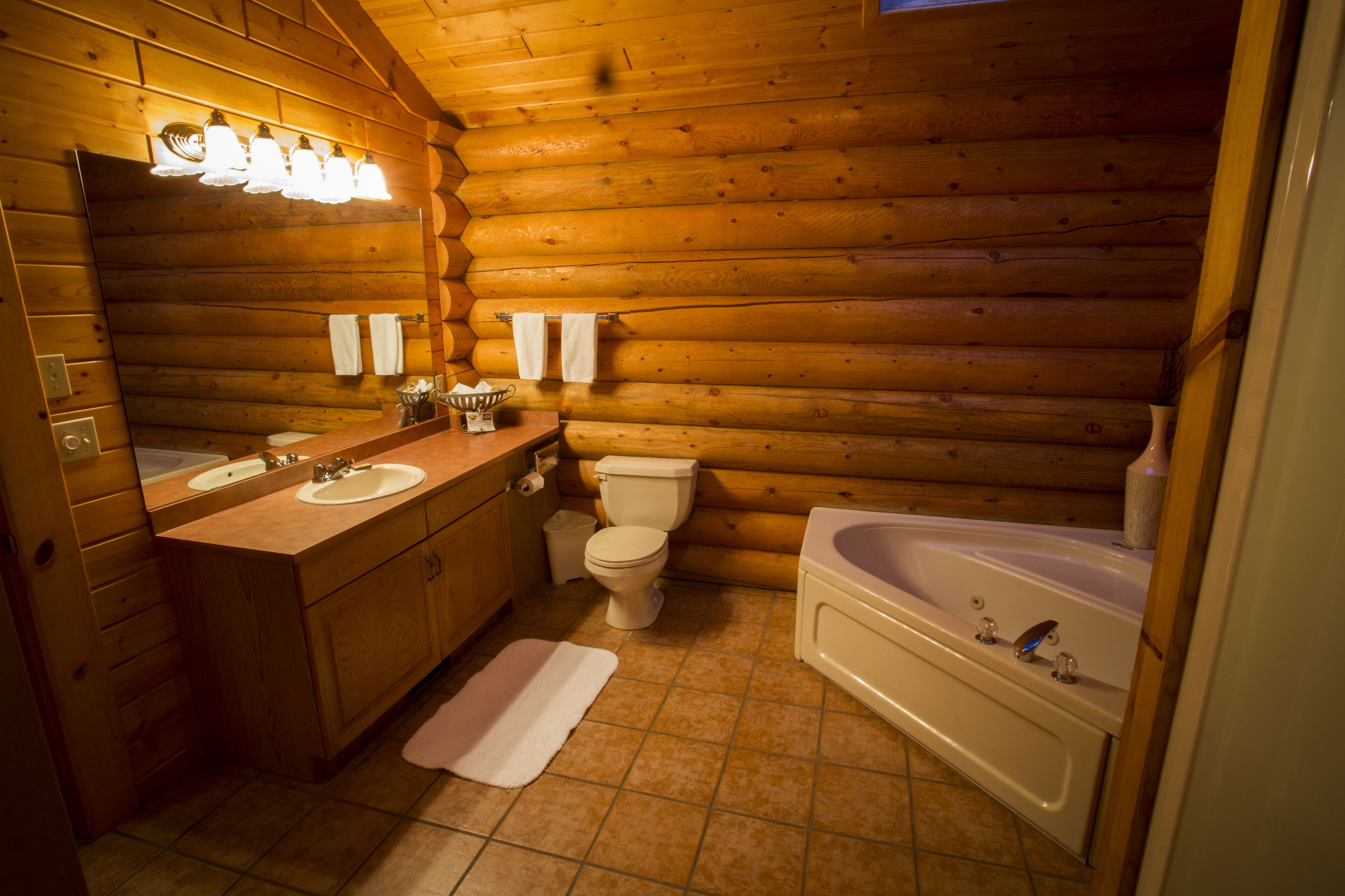 deluxe chalet, 1 bedroom | jetted bathtub