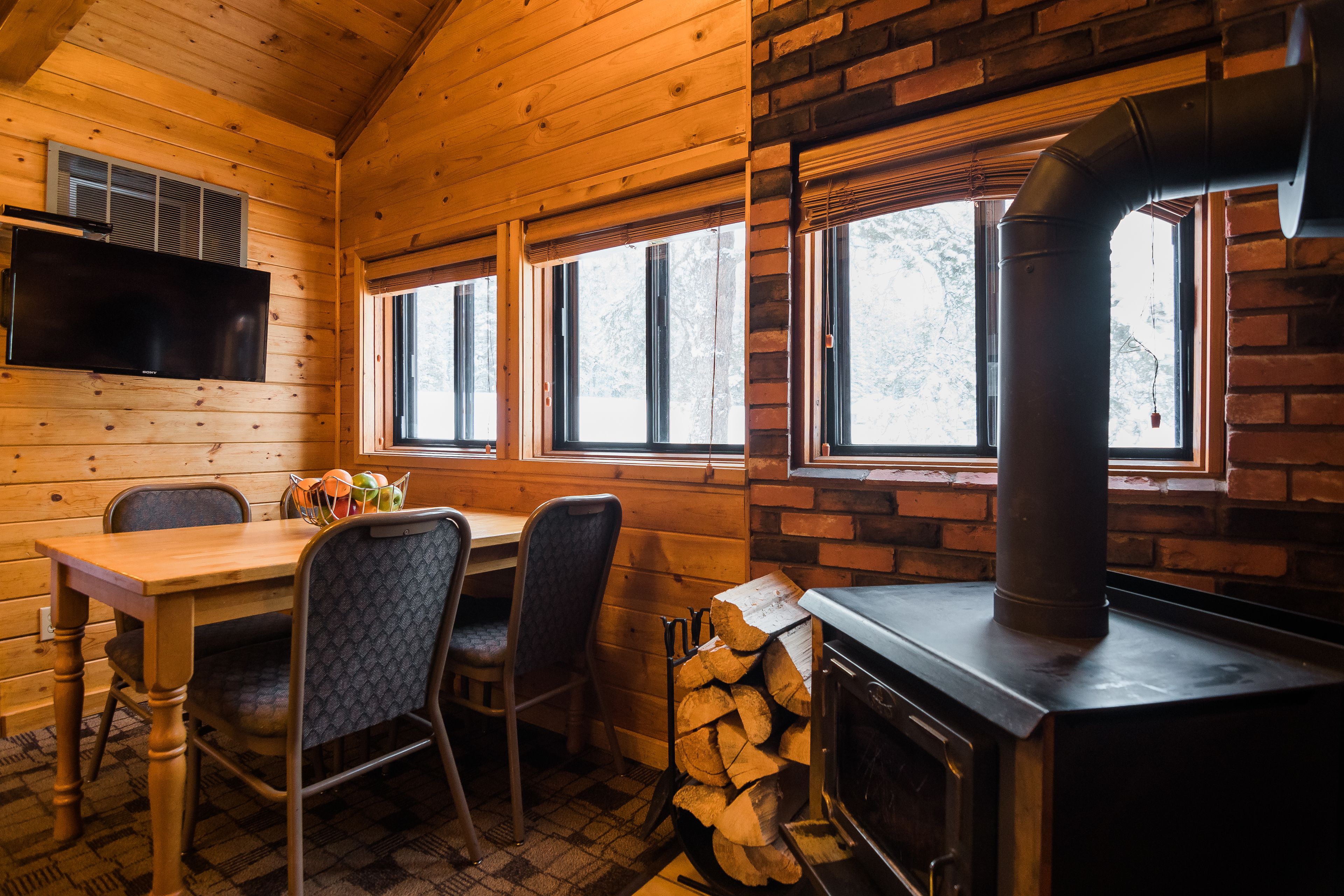 chalet (cedar) | in-room dining
