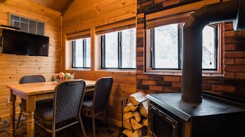 Chalet (Cedar) | Servicio de comidas en la habitación