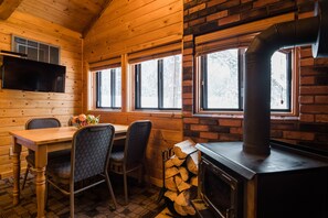 Chalet (Cedar) | In-room dining