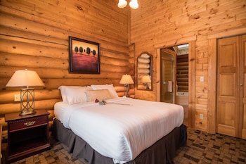 Deluxe Chalet, 1 Bedroom | Free WiFi, bed sheets at Castle Mountain Chalets