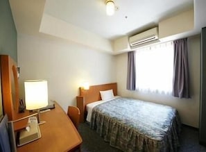 Escritorio, cortinas blackout, wifi gratis y ropa de cama 