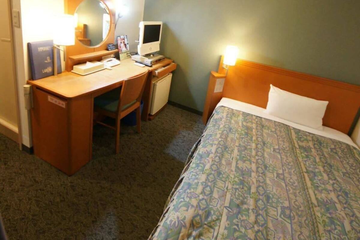 Desk, blackout drapes, free WiFi, bed sheets