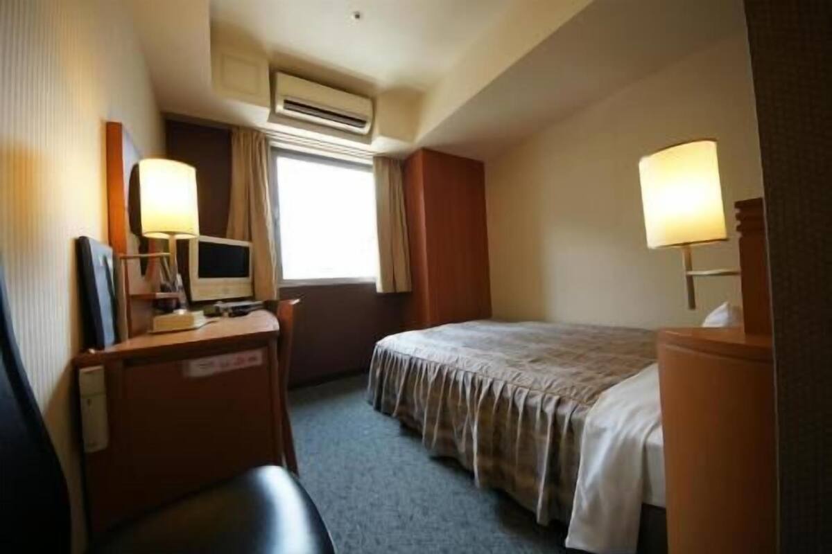 Desk, blackout drapes, free WiFi, bed sheets