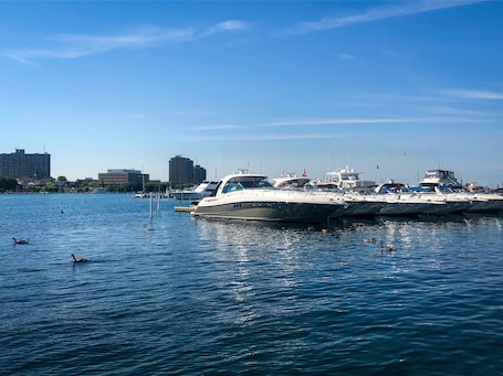 Barco. Days Inn by Wyndham Sarnia Harbourfront