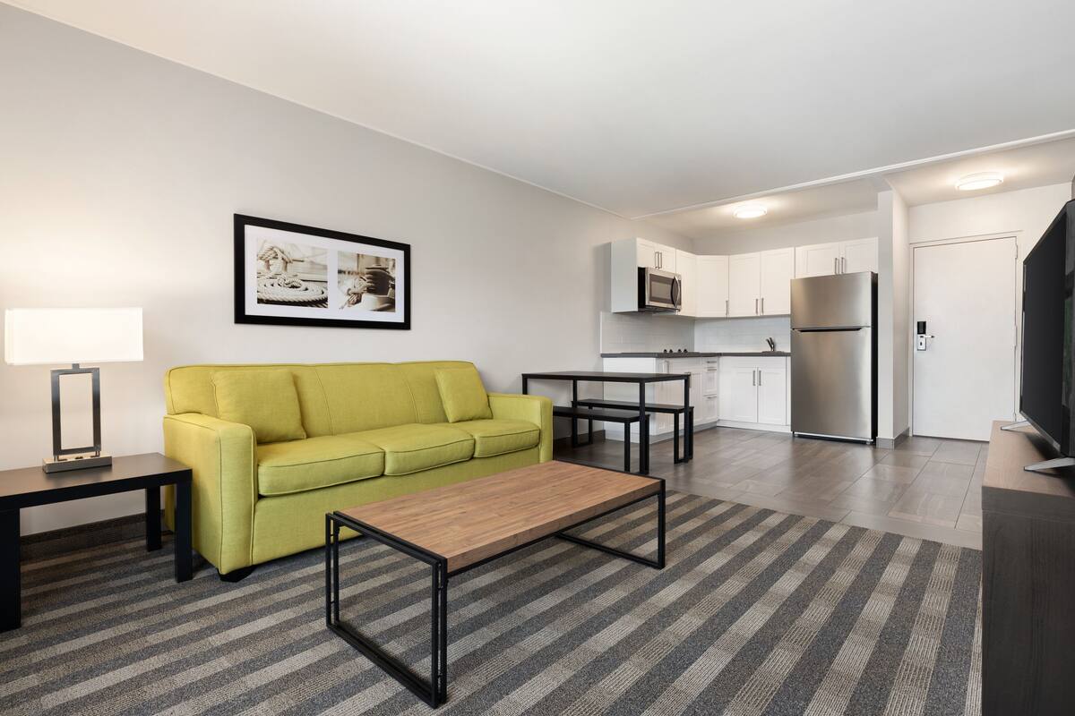 suite, 1 bedroom, non smoking, harbour view (1 king bed) | 1 bedroom, desk, laptop workspace, blackout curtains